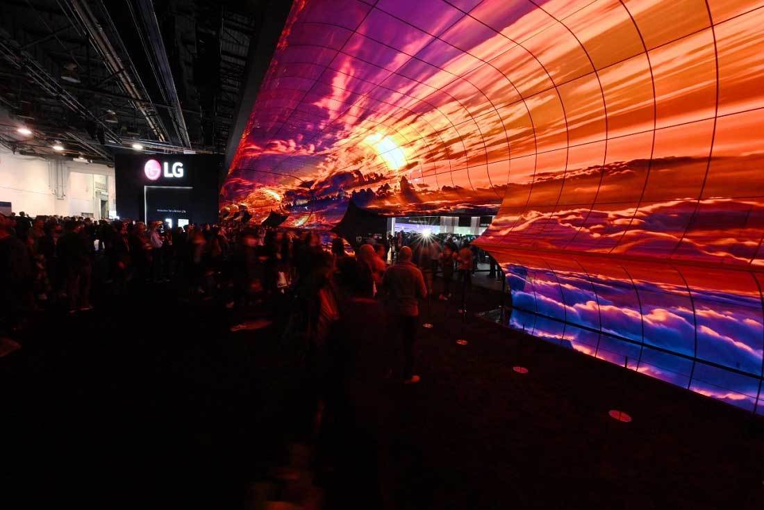  CES LG OLED Attractor 