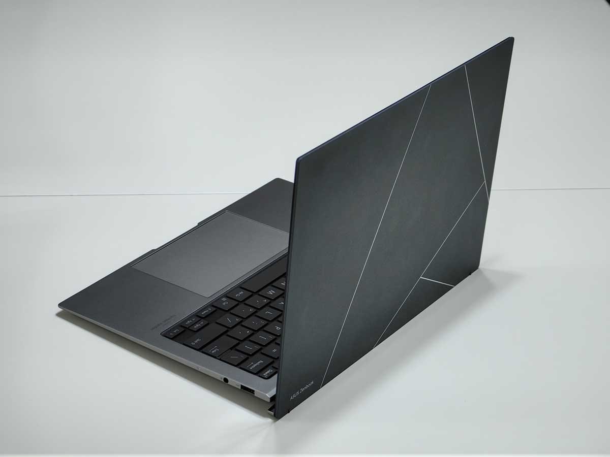  ASUS Zenbook S 13 OLED UX5304 7.jpg - SmartLife / Ilija Baošić 