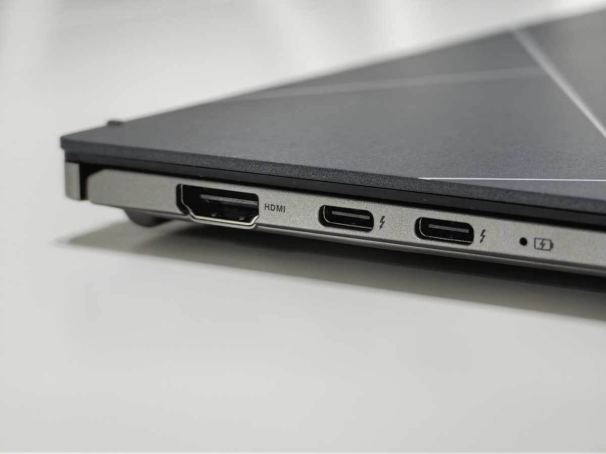  ASUS Zenbook S 13 OLED UX5304 3.jpg 