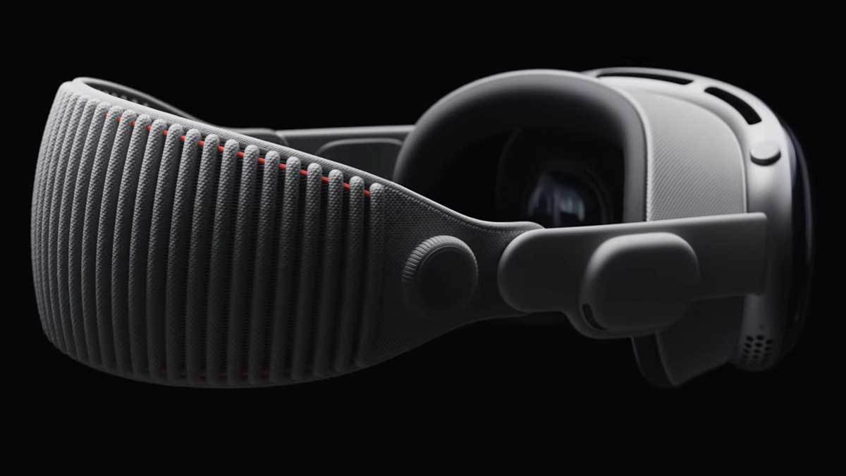  WWDC 2023 — June 5 _ Apple 1-47-9 screenshot.jpg - YouTube / Apple 