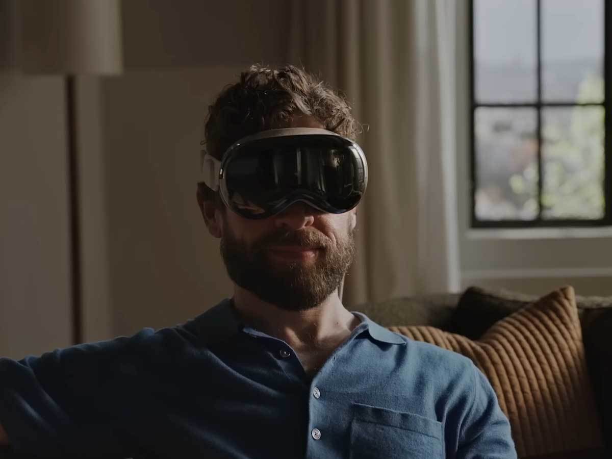  Introducing Apple Vision Pro 1-46 screenshot.jpg - YouTube / Apple 