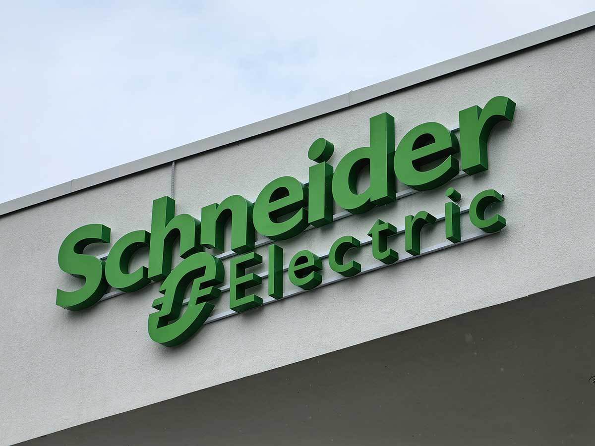  Schneider Electric 