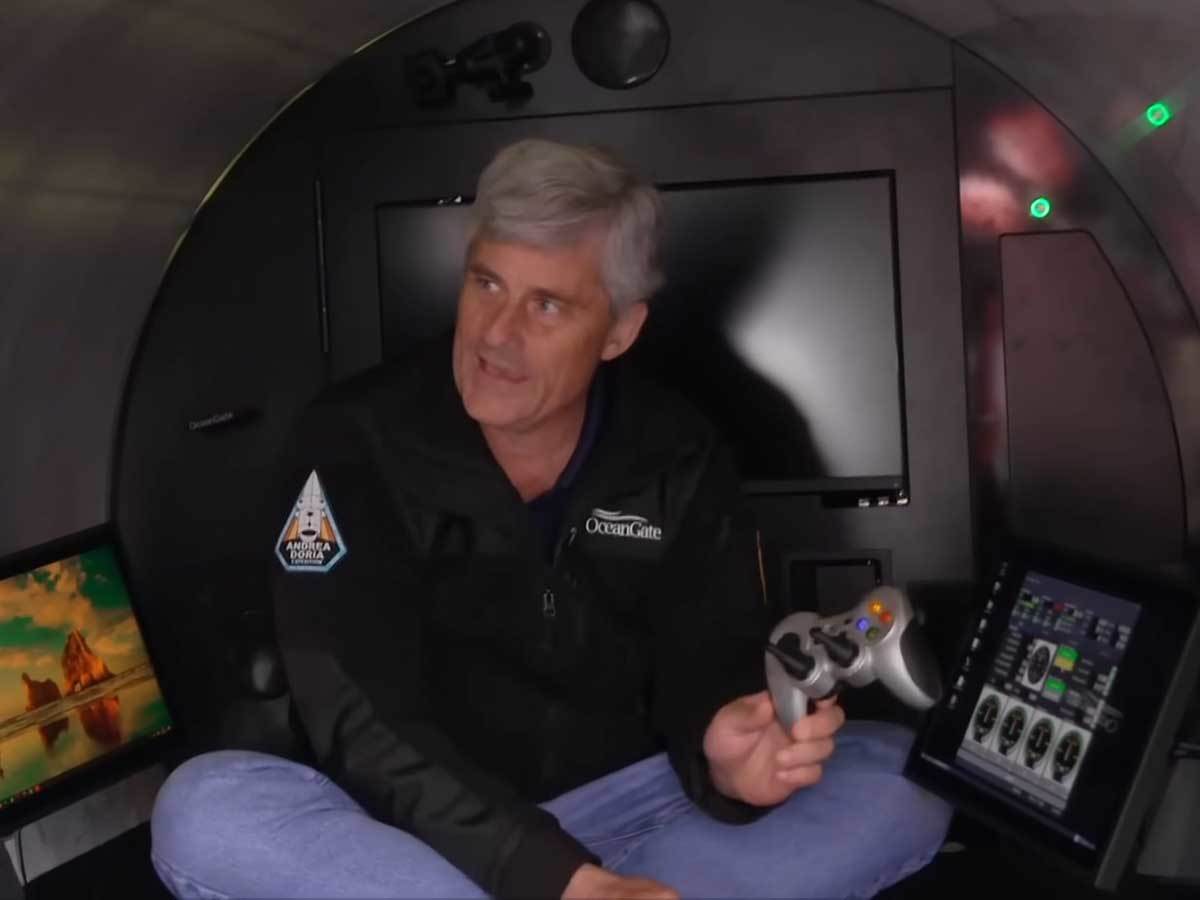  Titan podmornica kontroler 2.jpg - YouTube / CBS Sunday Morning 