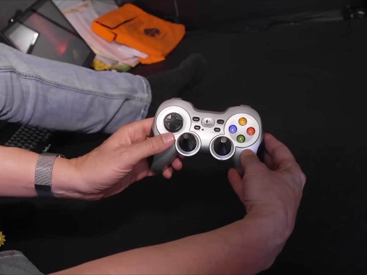  Titan podmornica kontroler 5.jpg - YouTube / CBS Sunday Morning 