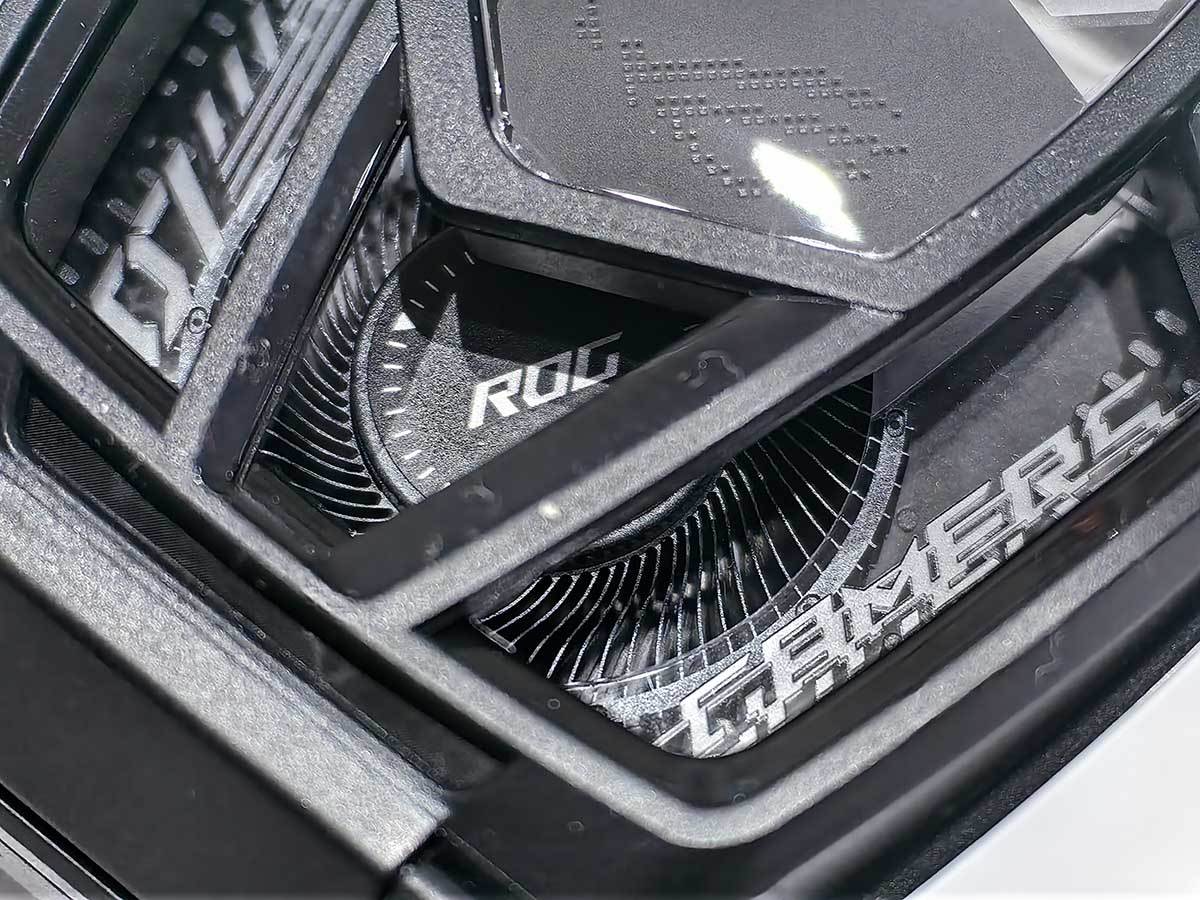  ROG Phone 7 Ultimate dizajn 36.jpg 