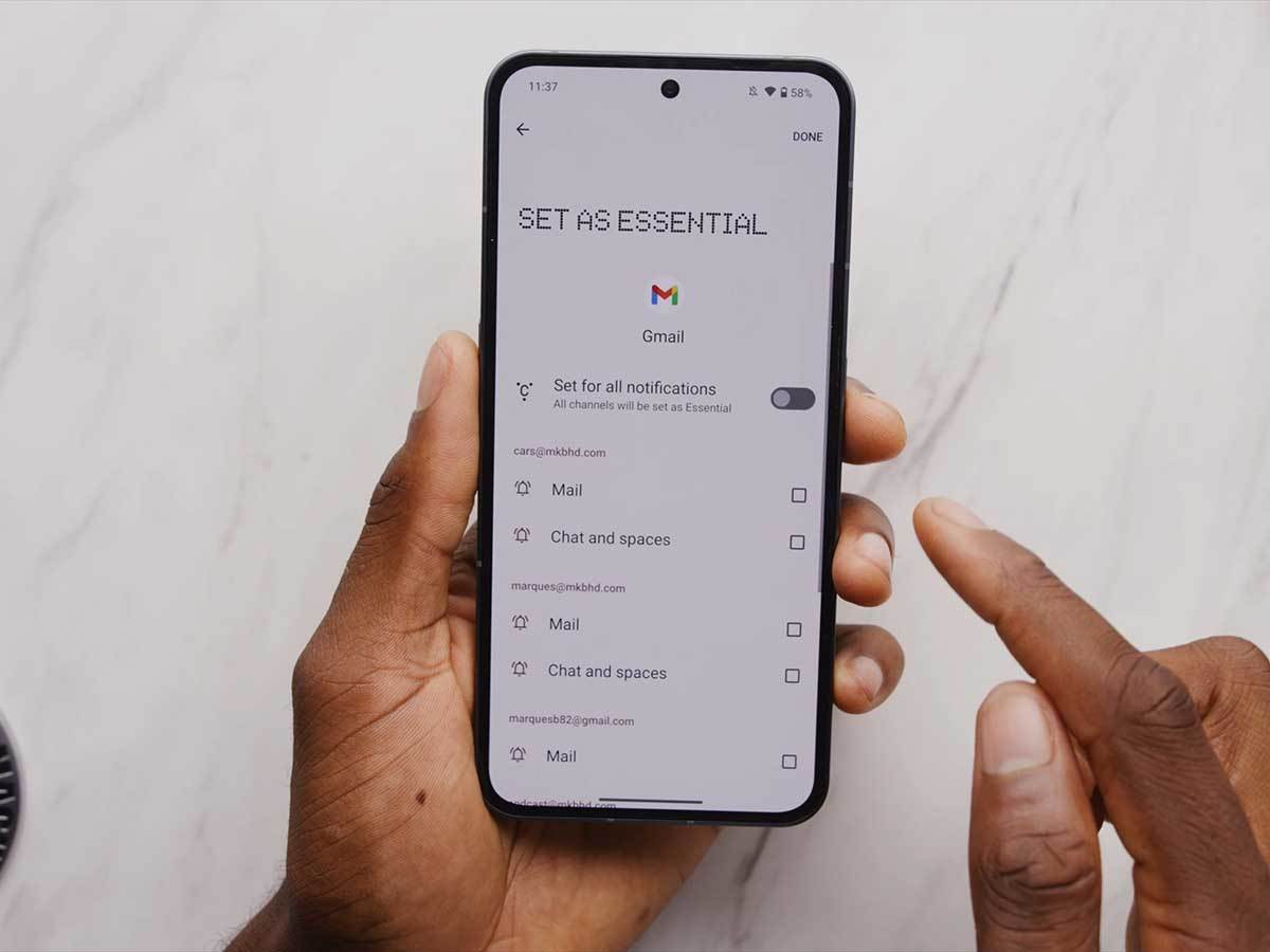 Nothing phone (2) 1.jpg - YouTube / Marques Brownlee 