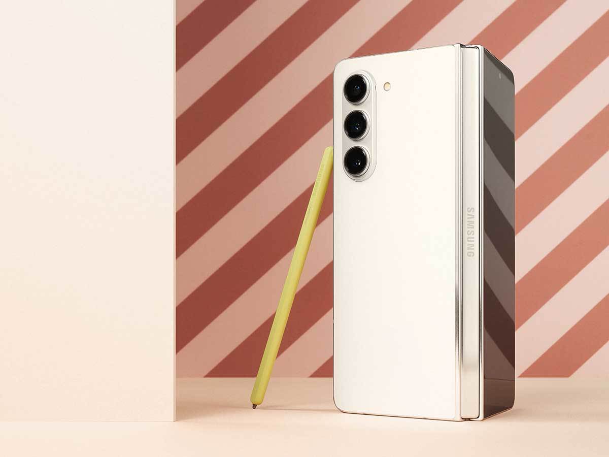 Samsung Galaxy Z Fold5  3.jpg - Samsung   Samsung Galaxy Z Fold5  3.jpg - Samsung