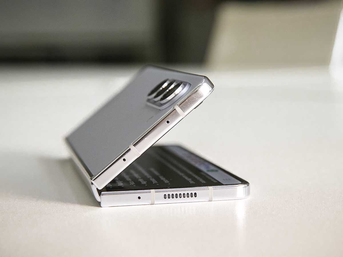 Samsung Galaxy Z Fold 5 dizajn 4.jpg - Stefan Stojanović   Samsung Galaxy Z Fold 5 dizajn 4.jpg - Stefan Stojanović