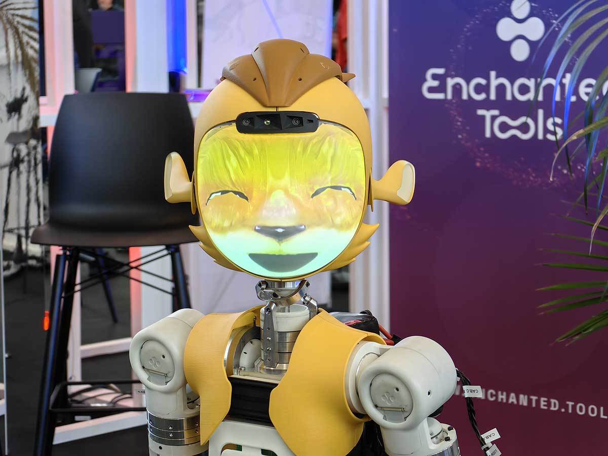 Mirokai robot se smeje Mirokai robot se smeje