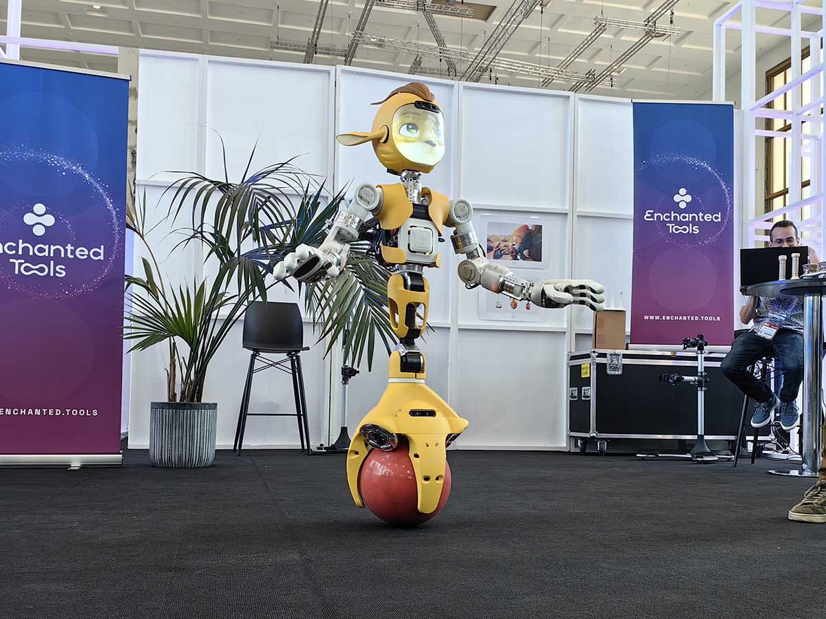  Mirokai robot IFA 13.jpg - SmartLife / Ilija Baošić 