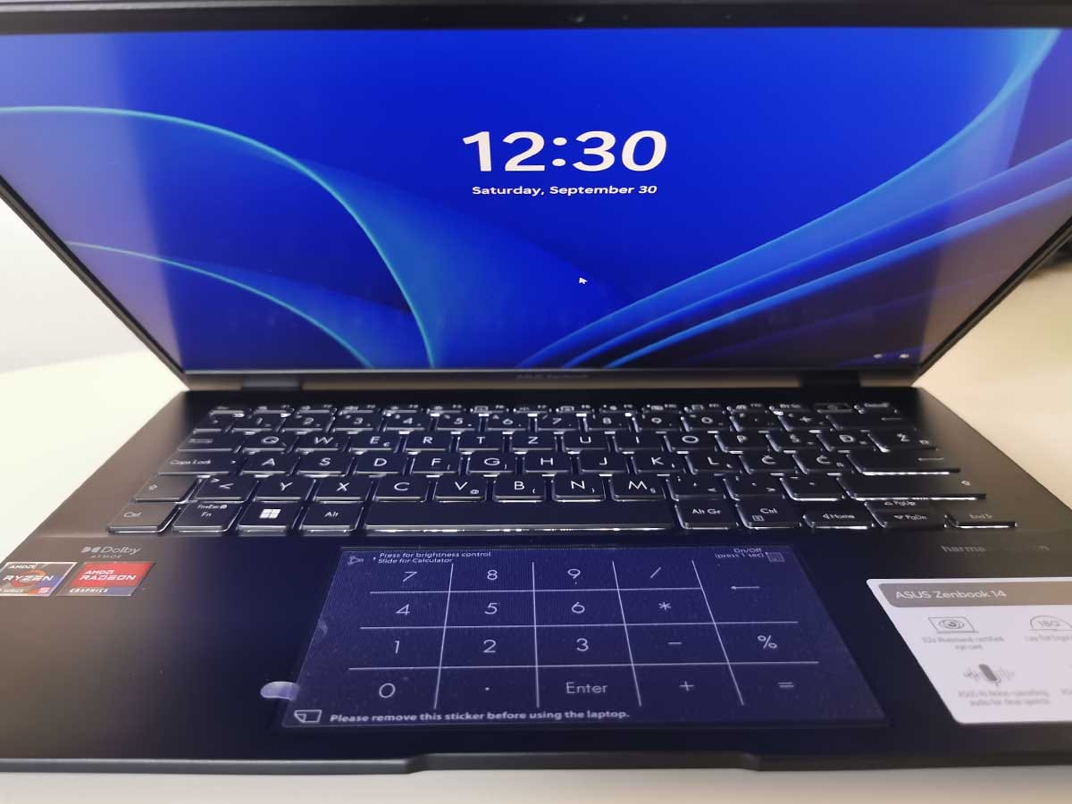 ASUS Zenbook 14 UM3402 otvaranje ASUS Zenbook 14 UM3402 otvaranje