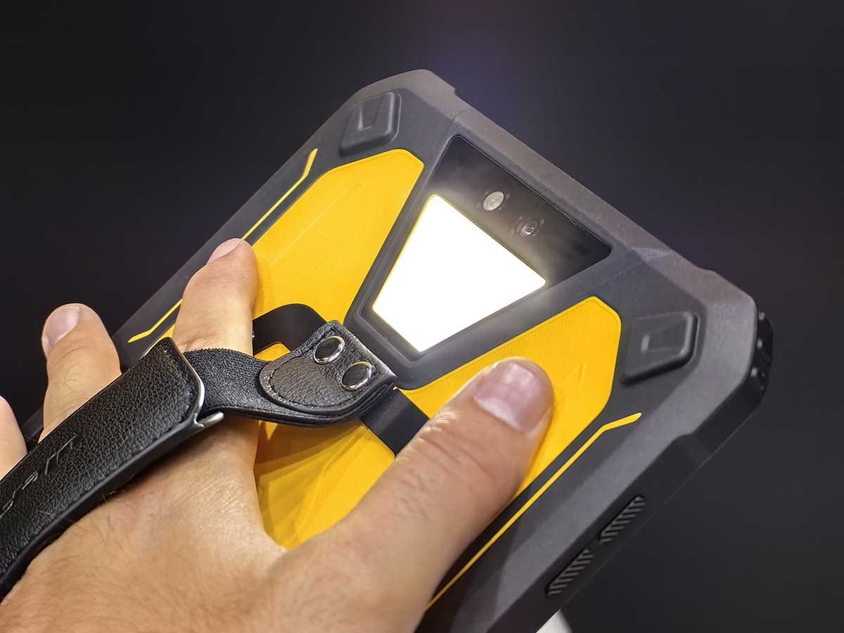 Ulefone Armor Pad 2 traka i lampa Ulefone Armor Pad 2 traka i lampa