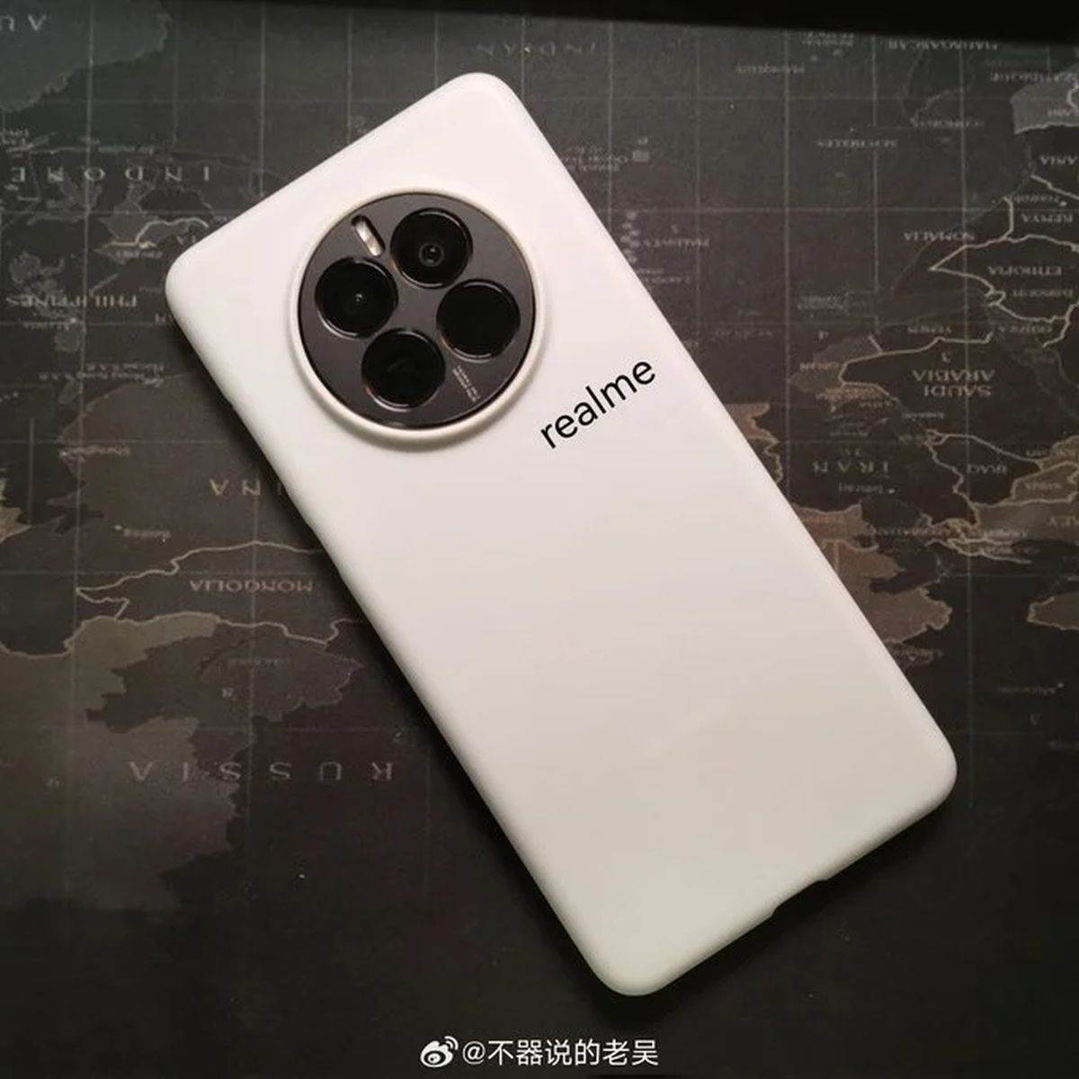  Realme GT 5 Pro _ Foto GizmoChina Weibo (2).jpg 