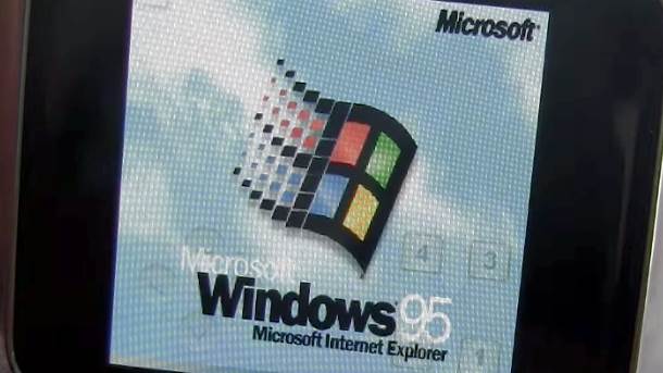  Windows 95 na Galaxy Gear satu. 