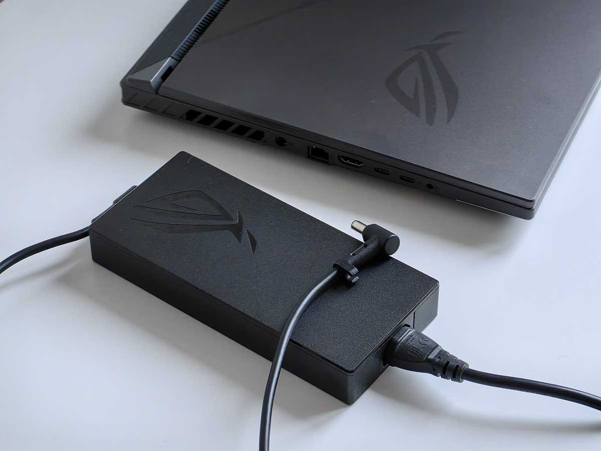 ASUS ROG STRIX G16 baterija i punjenje ASUS ROG STRIX G16 baterija i punjenje