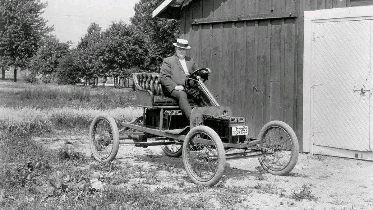 1 Električni Ford prototip pokretan Edisonovim baterijama _ Foto Wikimedia Public domain.jpg - Wikimedia / Public domain   1 Električni Ford prototip pokretan Edisonovim baterijama _ Foto Wikimedia Public domain.jpg - Wikimedia / Public domain