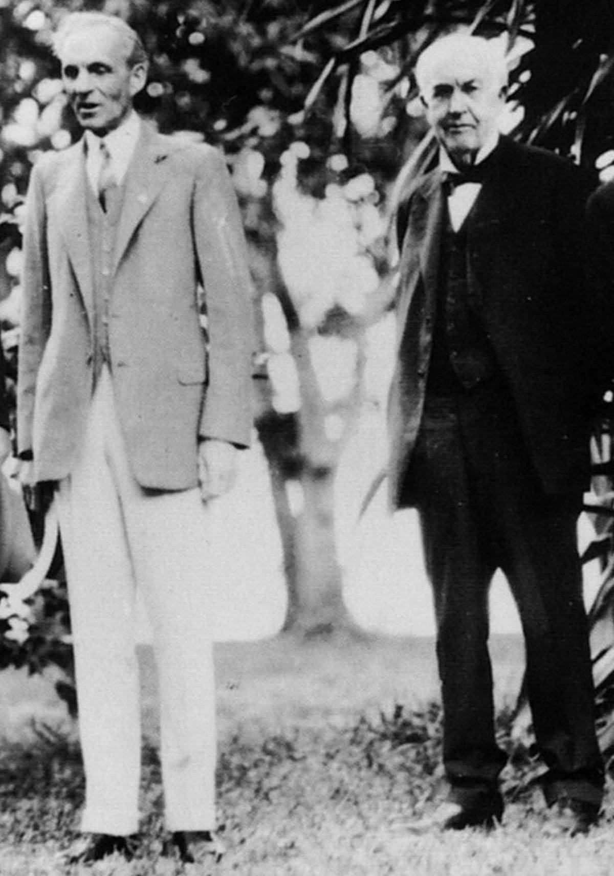 2 Henri Ford i Tomas Edison 1929. _ Foto Wikimedia Public domain.jpg - Wikimedia / Public domain   2 Henri Ford i Tomas Edison 1929. _ Foto Wikimedia Public domain.jpg - Wikimedia / Public domain