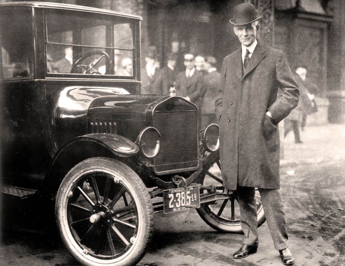  3 Henri Ford _ Ford Model T 1921. _ Foto Wikimedia Public domain.jpg 