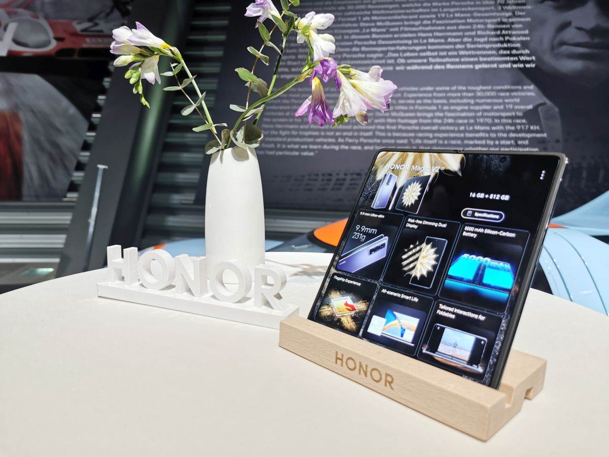  Honor Magic V2 _ telefon na preklop _ Foto SmartLife (3).jpg - MBJ / SmartLife 