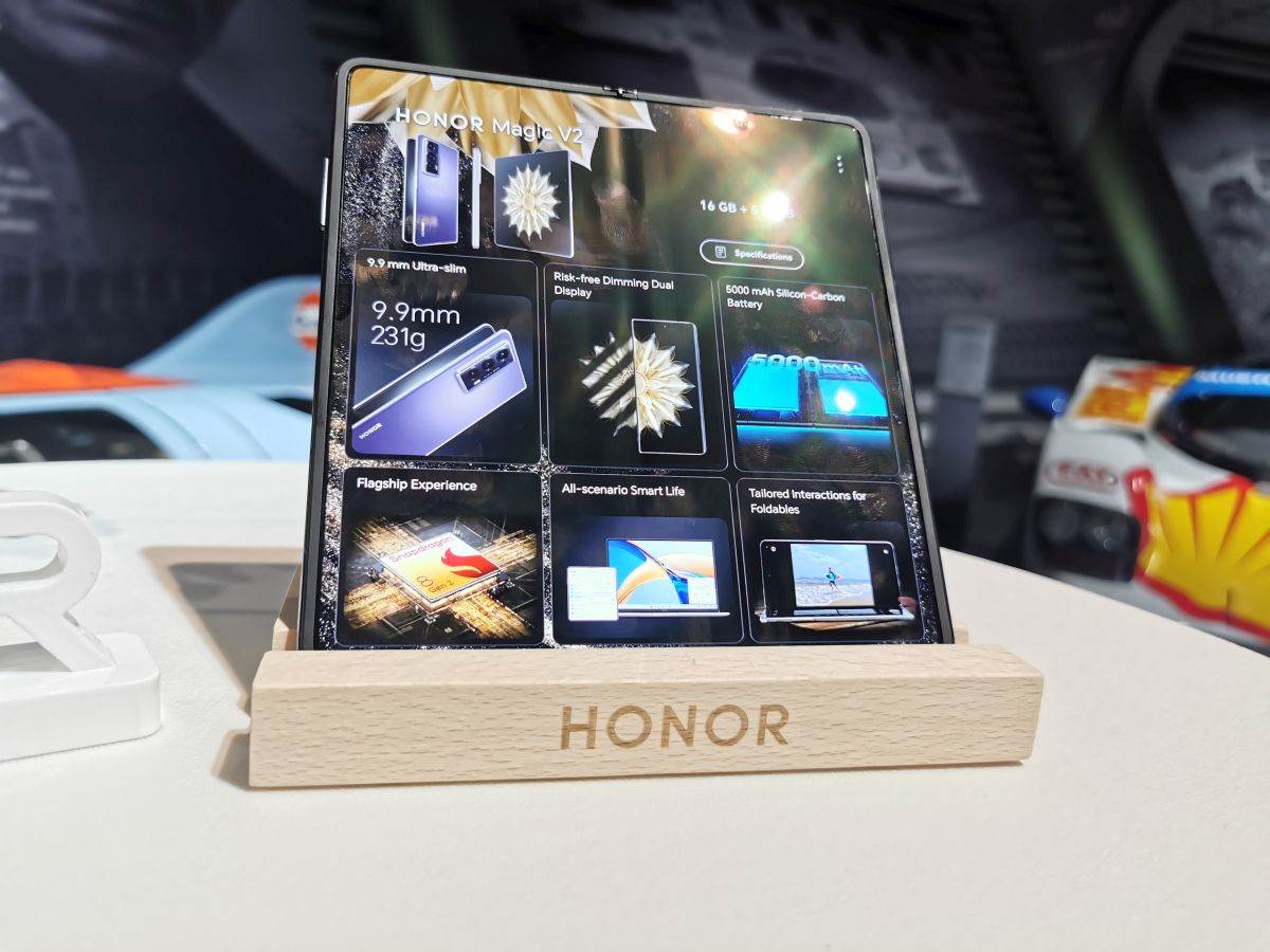  Honor Magic V2 _ telefon na preklop _ Foto SmartLife (5).jpg - MBJ / SmartLife 