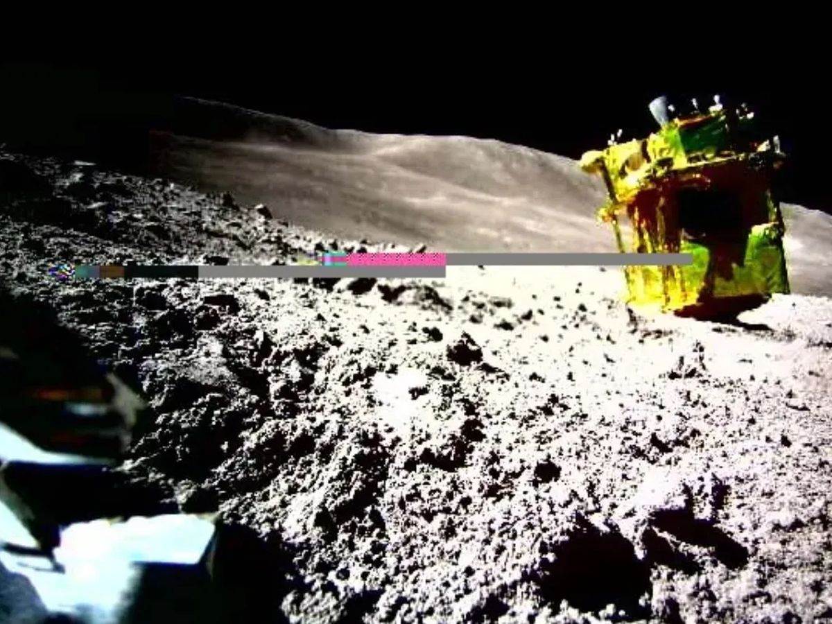 Japanska letelica SLIM _ Mesec _ Foto JAXA.jpg Japanska letelica SLIM _ Mesec _ Foto JAXA.jpg