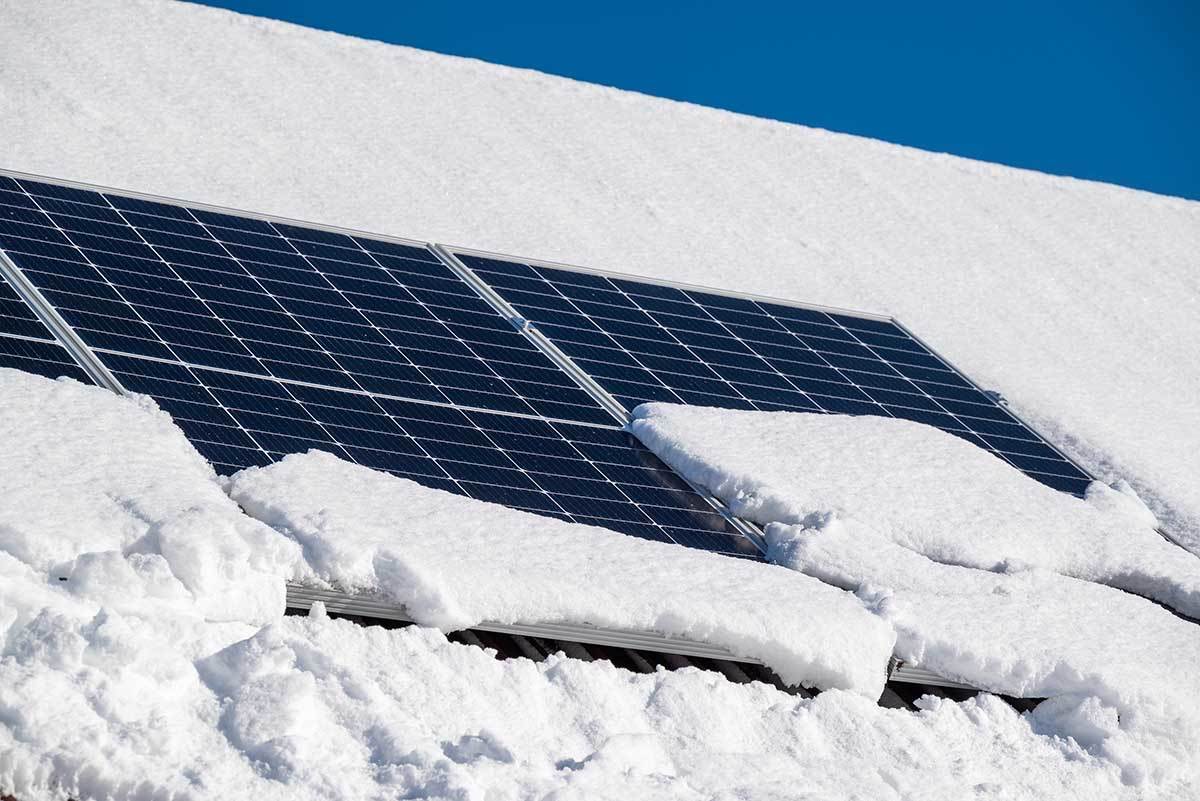 Solarni paneli pod snegom Solarni paneli pod snegom