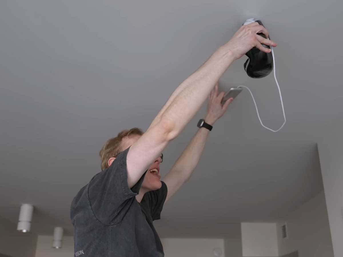  Apple Vision Pro test izdržljivosti AppleTrack 2.jpg - YouTube / AppleTrack 