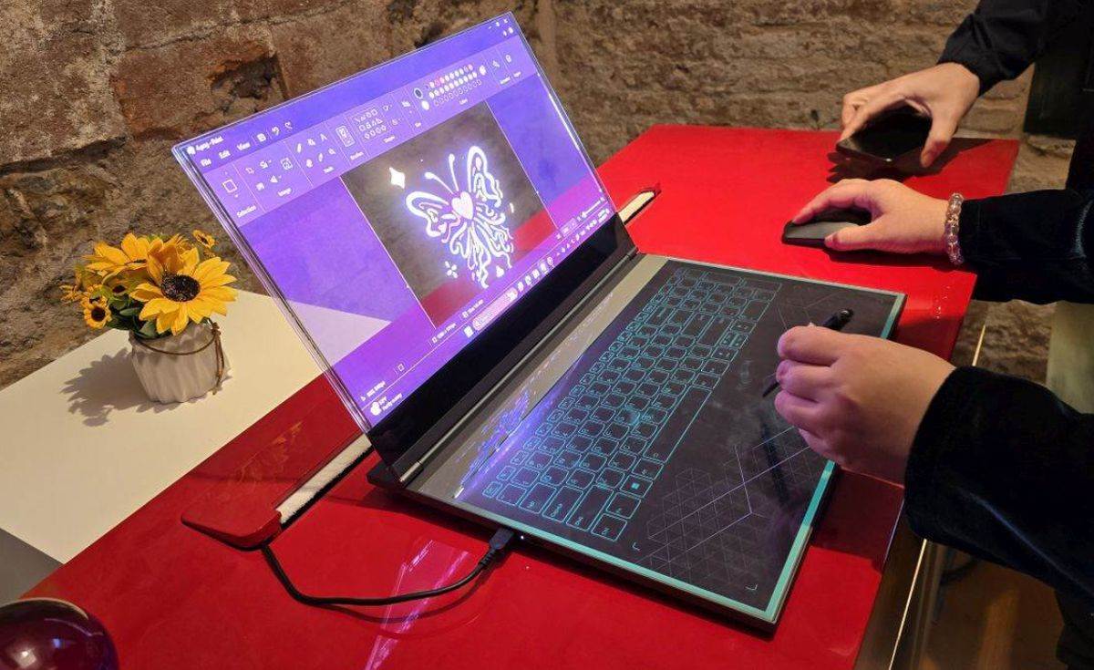  Lenovo ThinkBook Transparent Display Laptop Concept _ Foto SmartLife Krunoslav Ćosić (7).jpg 