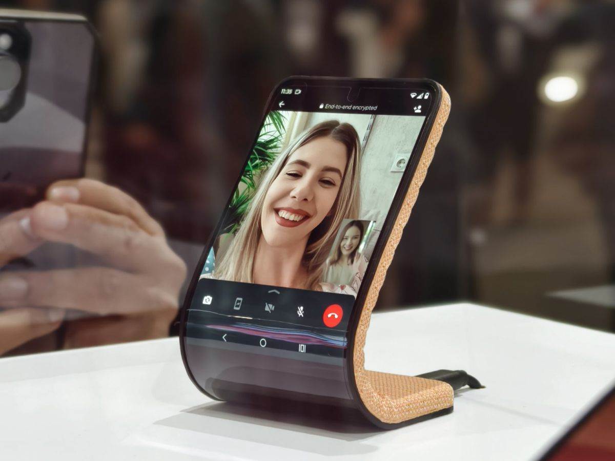 Motorola _ savitljivi telefon _ adaptivni displej _ Foto Twitter @gogiinc (1).jpg   Motorola _ savitljivi telefon _ adaptivni displej _ Foto Twitter @gogiinc (1).jpg