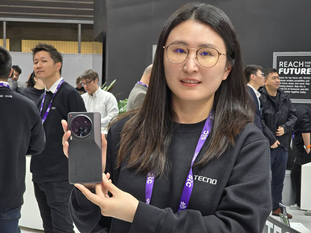  TECNO CAMON 30 prezenterka na MWC 2024 