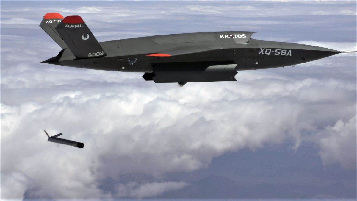 Kratos XQ-58 Valkyrie _ borbeni dron _ Foto Wikimedia Public domain (4).jpg - Wikimedia / Public domain   Kratos XQ-58 Valkyrie _ borbeni dron _ Foto Wikimedia Public domain (4).jpg - Wikimedia / Public domain