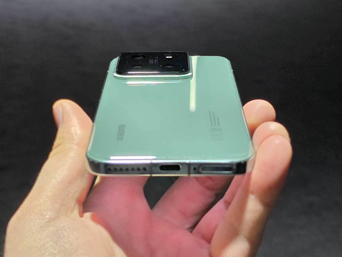 Xiaomi 14 u zelenoj boji Xiaomi 14 u zelenoj boji