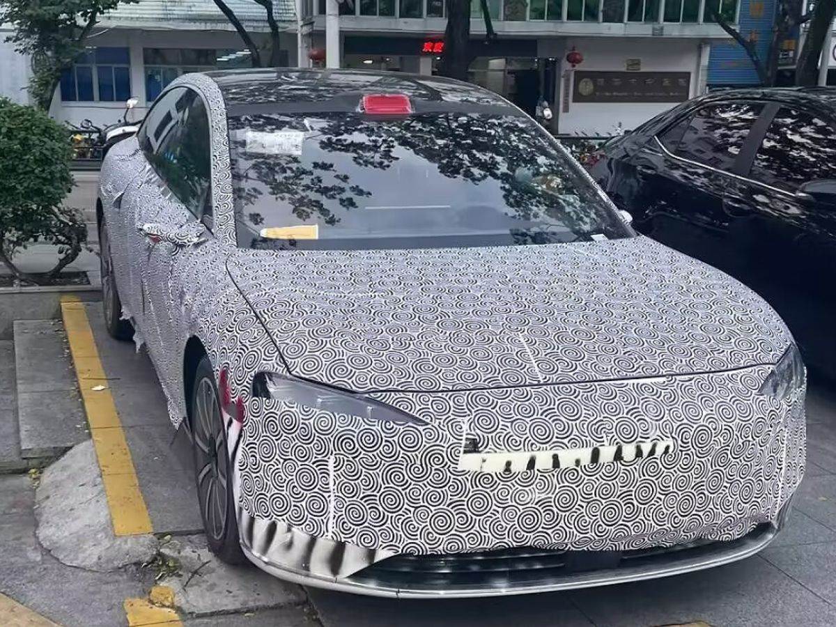 Xiangjie X4 – Novi BAIC-Huawei elektični automobil maskiran zbog test vožnje (1).jpg - CarNewsChina   Xiangjie X4 – Novi BAIC-Huawei elektični automobil maskiran zbog test vožnje (1).jpg - CarNewsChina