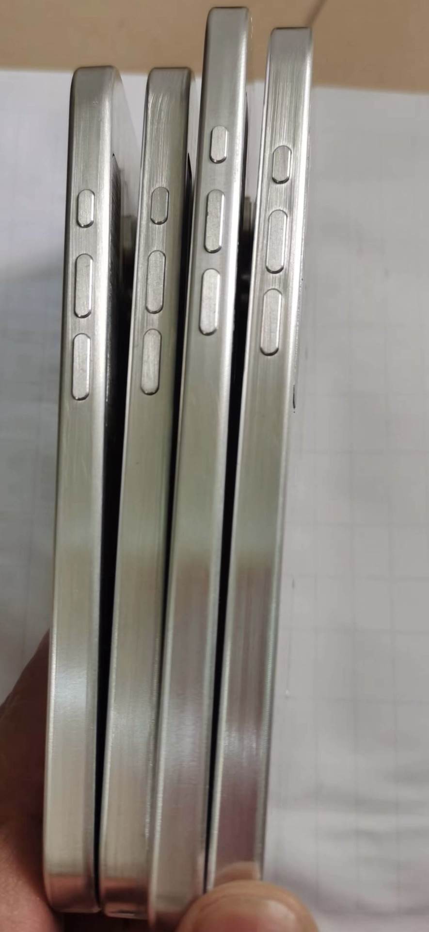  iPhone 16 _ maketa _ Foto Twitter @SonnyDickson (1).jpg - Twitter / @SonnyDickson 