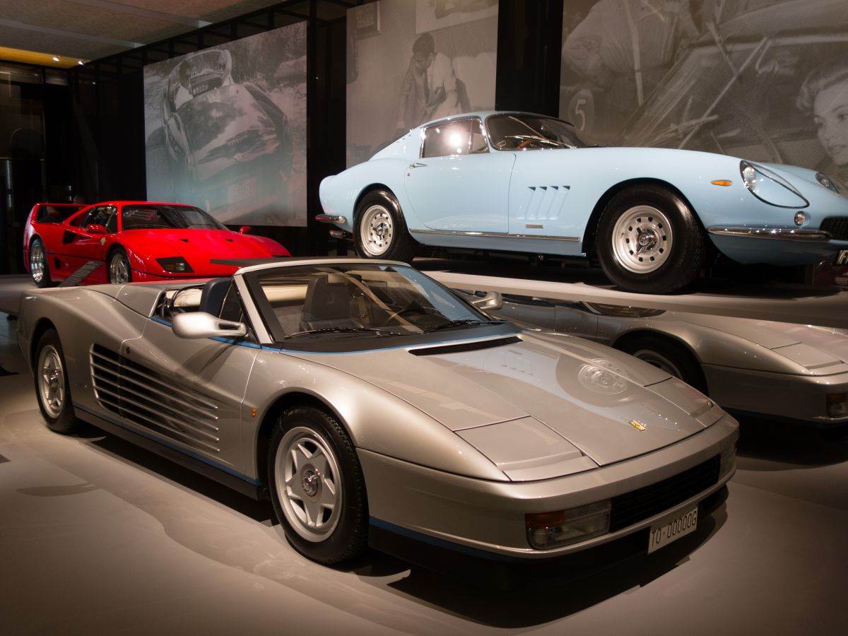 Ferrari Testarossa Spider _ Foto Wikimedia Surreal Name Given.jpg Ferrari Testarossa Spider _ Foto Wikimedia Surreal Name Given.jpg