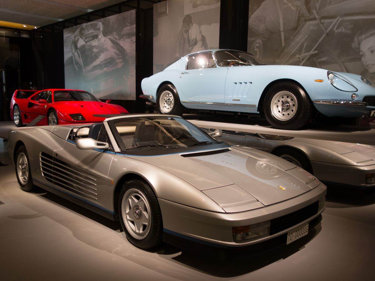  Ferrari Testarossa Spider _ Foto Wikimedia Surreal Name Given.jpg 