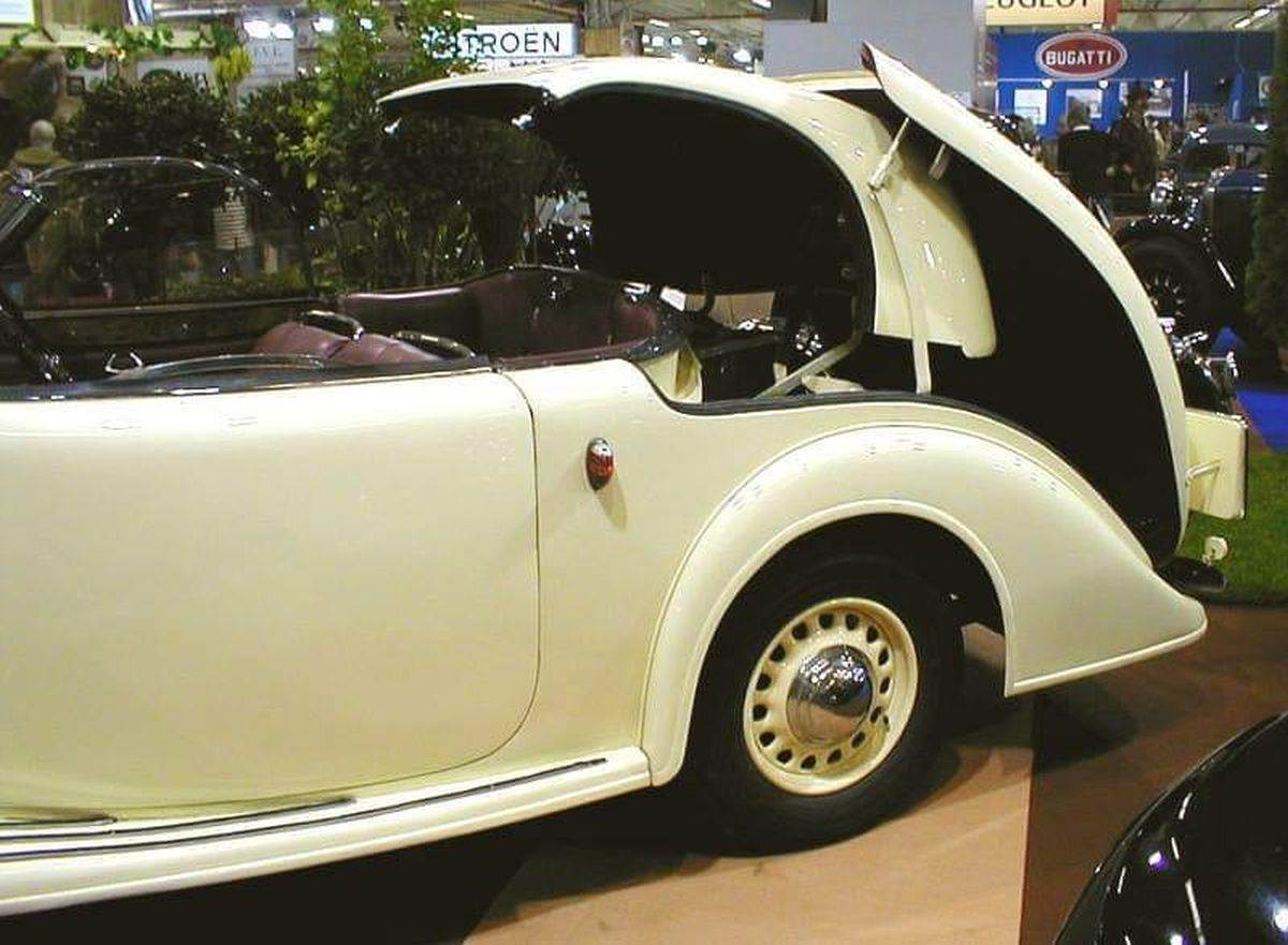  Peugeot 401D Eclipse _ Facebook World Cars from the 1930s to 1980s Bob Kauffman (3).jpg - Facebook / World Cars from the 1930s to 1980s / Bob Kauffman 