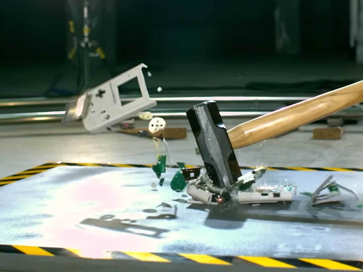 Nintendo Game Boy slomljen   Nintendo Game Boy slomljen