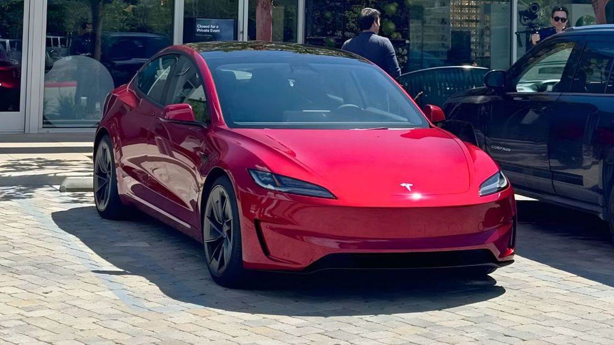  Tesla Model 3 Performance _ Foto X @boodev (1).jpg - X / @boodev 