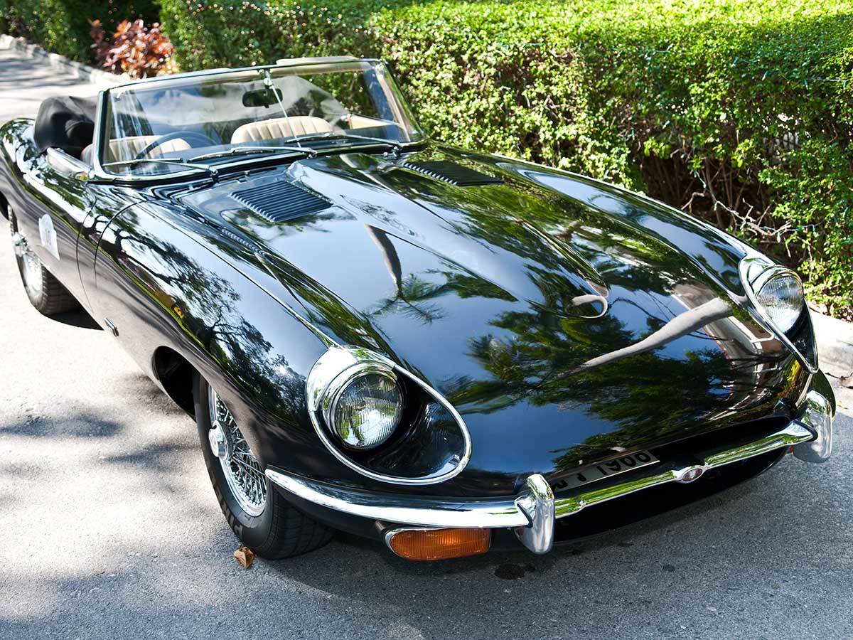  1967 JAGUAR E-TYPE ROADSTER - Shutterstock / magicinfoto 