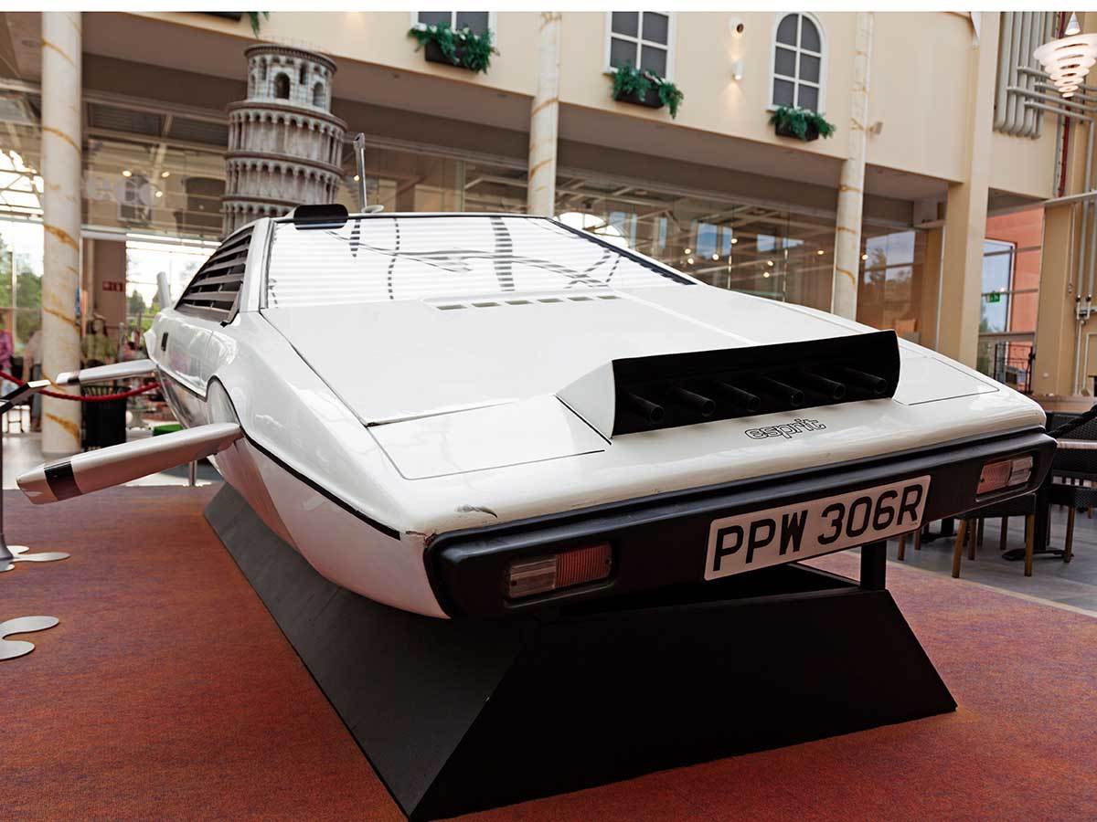 1976 LOTUS ESPRIT - Shutterstock / Peter Ekvall   1976 LOTUS ESPRIT - Shutterstock / Peter Ekvall