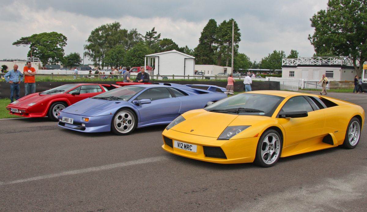 Lamborghini Countach, Lamborghini Diablo SV i Lamborghini Murciélago _ Foto Wikimedia Brian Snelson.jpg   Lamborghini Countach, Lamborghini Diablo SV i Lamborghini Murciélago _ Foto Wikimedia Brian Snelson.jpg