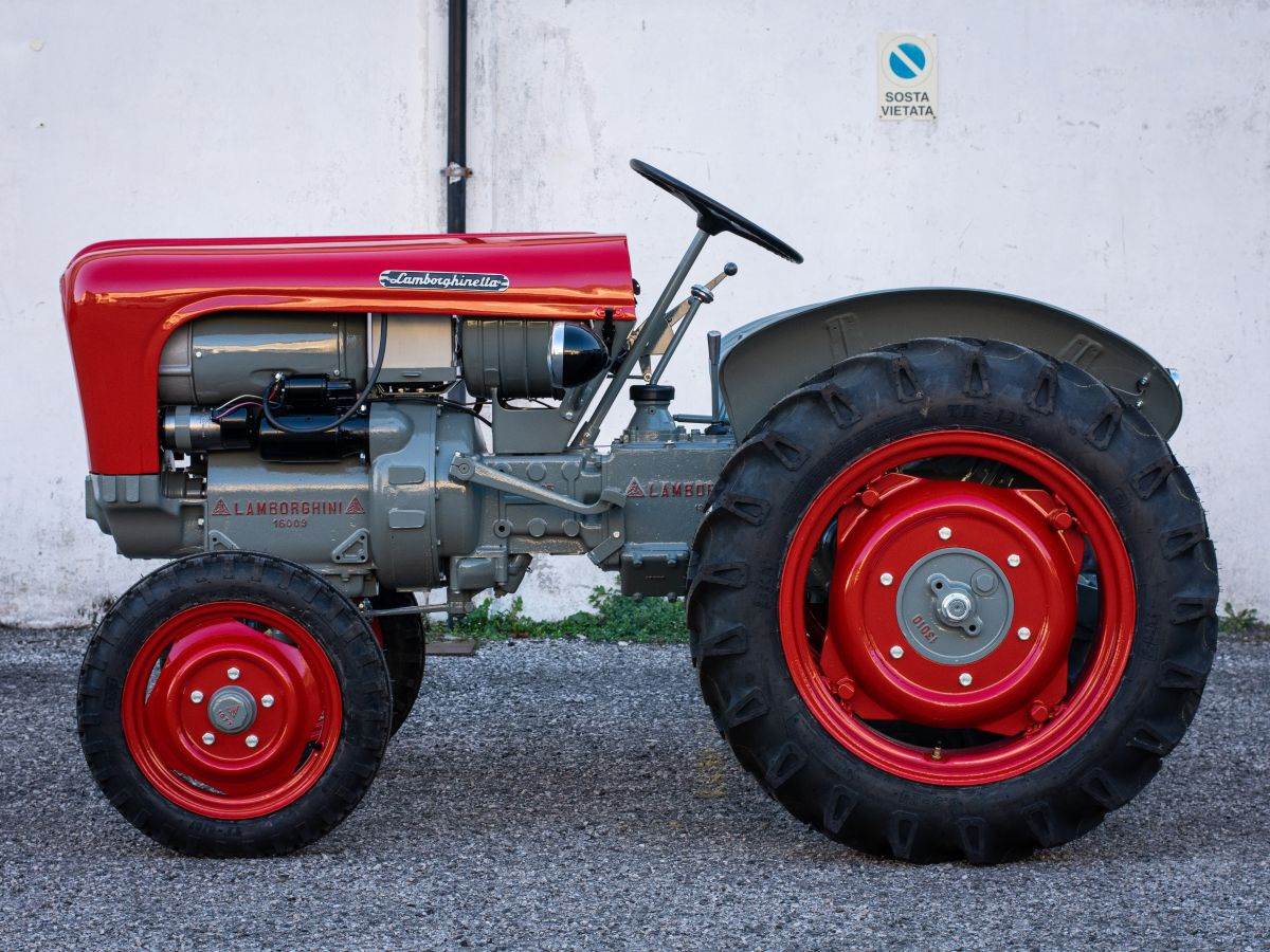 Lamborghinetta _ Lambo traktor 1959 _ Foto Wikimedia Lamborghini 1R.jpg   Lamborghinetta _ Lambo traktor 1959 _ Foto Wikimedia Lamborghini 1R.jpg