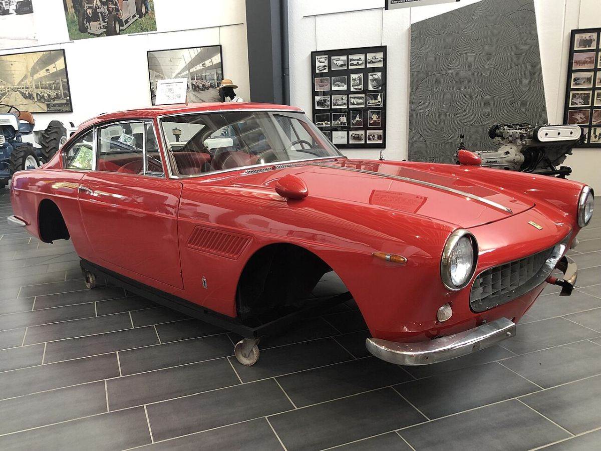 Feručov Ferrari 250 GTE _ Foto Wikimedia TKOIII.jpg   Feručov Ferrari 250 GTE _ Foto Wikimedia TKOIII.jpg