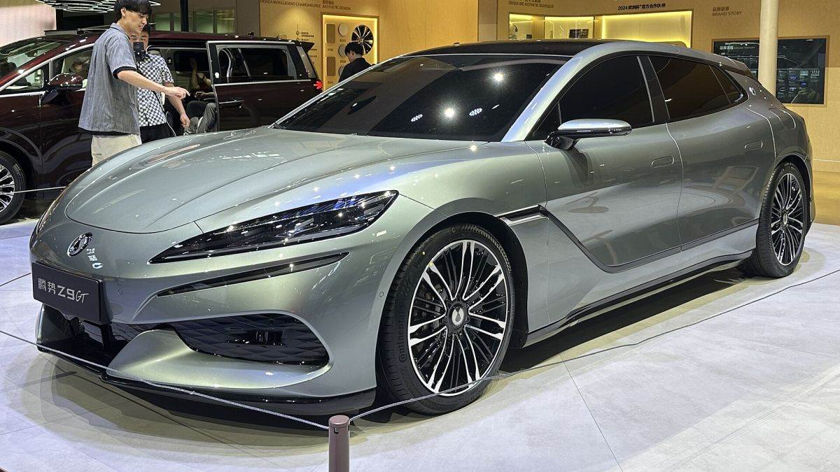 Denza Z9GT _ Foto Wikimedia JustAnotherCarDesigner Public domain (1).jpg Denza Z9GT _ Foto Wikimedia JustAnotherCarDesigner Public domain (1).jpg