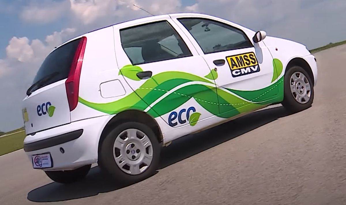  Prvi srpski električni automobil AMSS _ Foto YouTube Emisija SAT - Zvanični kanal (3).jpg 