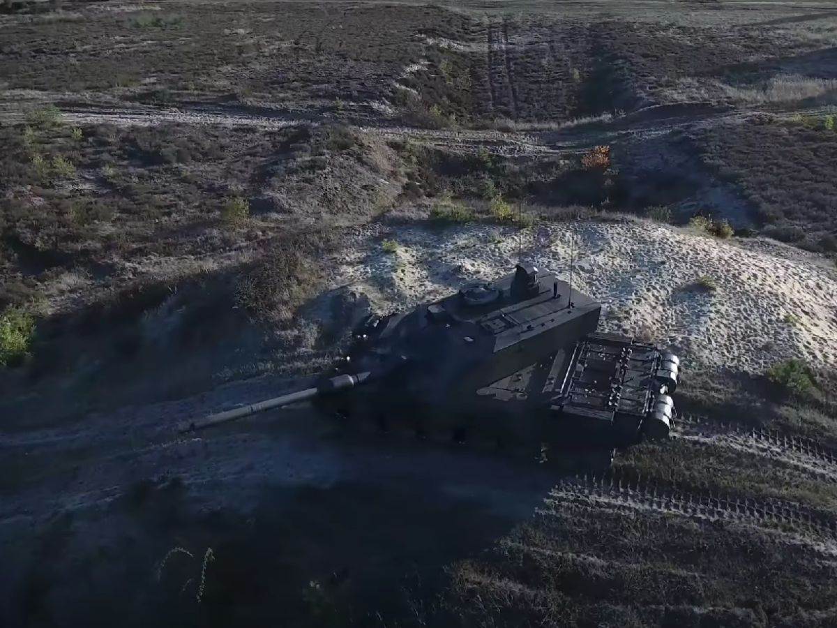  Tenk Challenger 3 _ Foto YouTube British Army (2).jpg - YouTube / British Army 