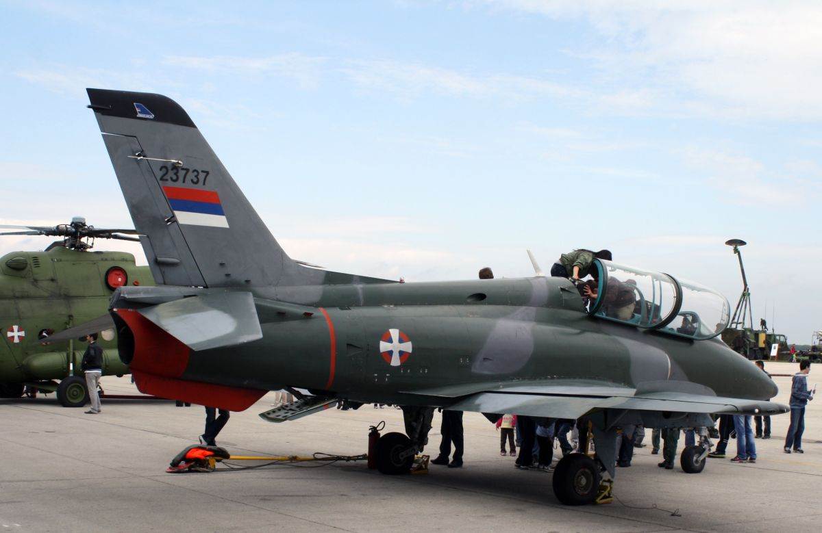  8 Soko G-4 Super Galeb 204. vazduhoplovne brigade RV i PVO Vojske Srbije na aerodromu Batajnica 2012. godine _ Foto Wikimedia Srđan Popović.jpg - Wikimedia / Srđan Popović 