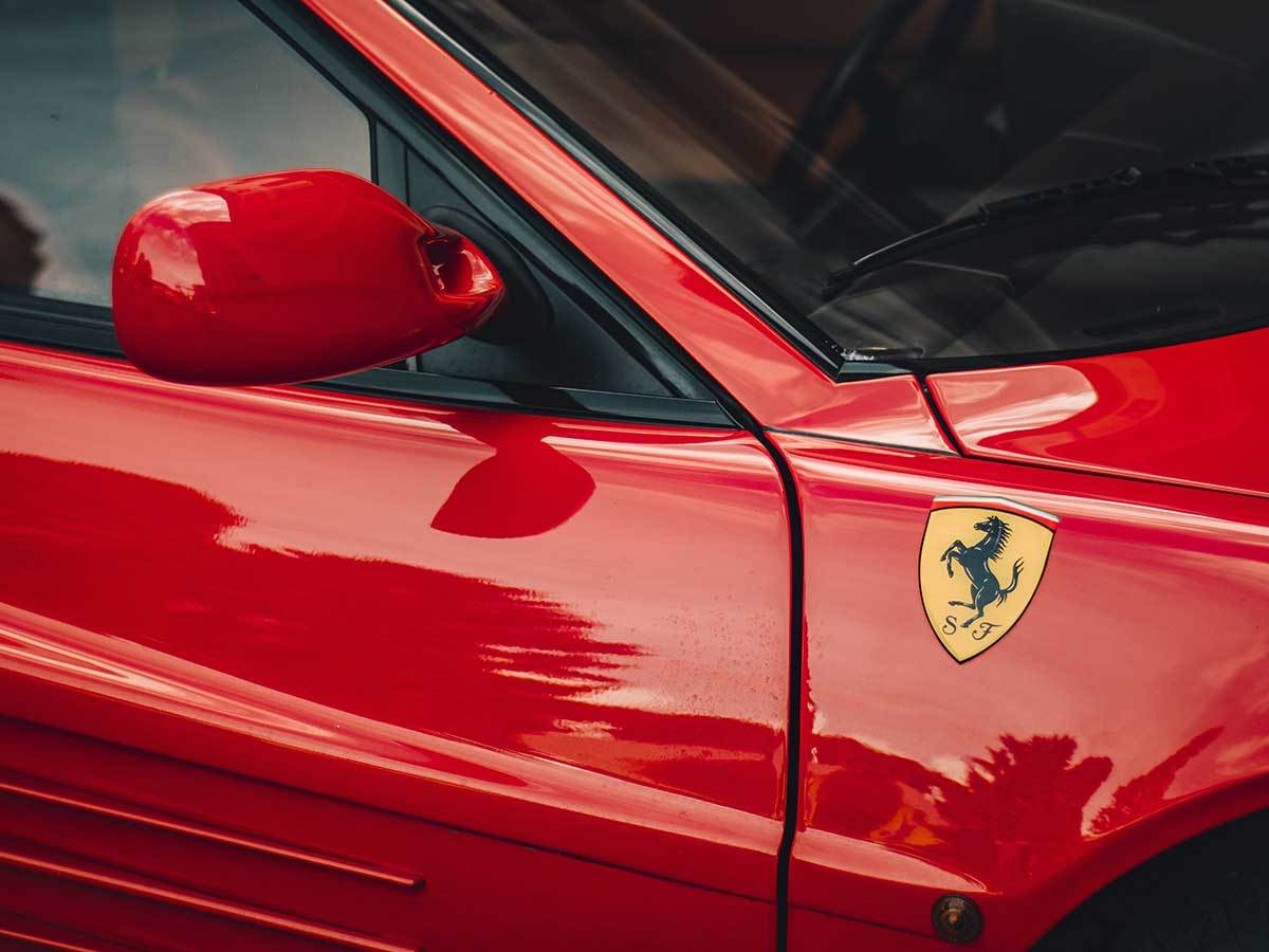  Ferrari Testarossa - Shutterstock / byruineves 