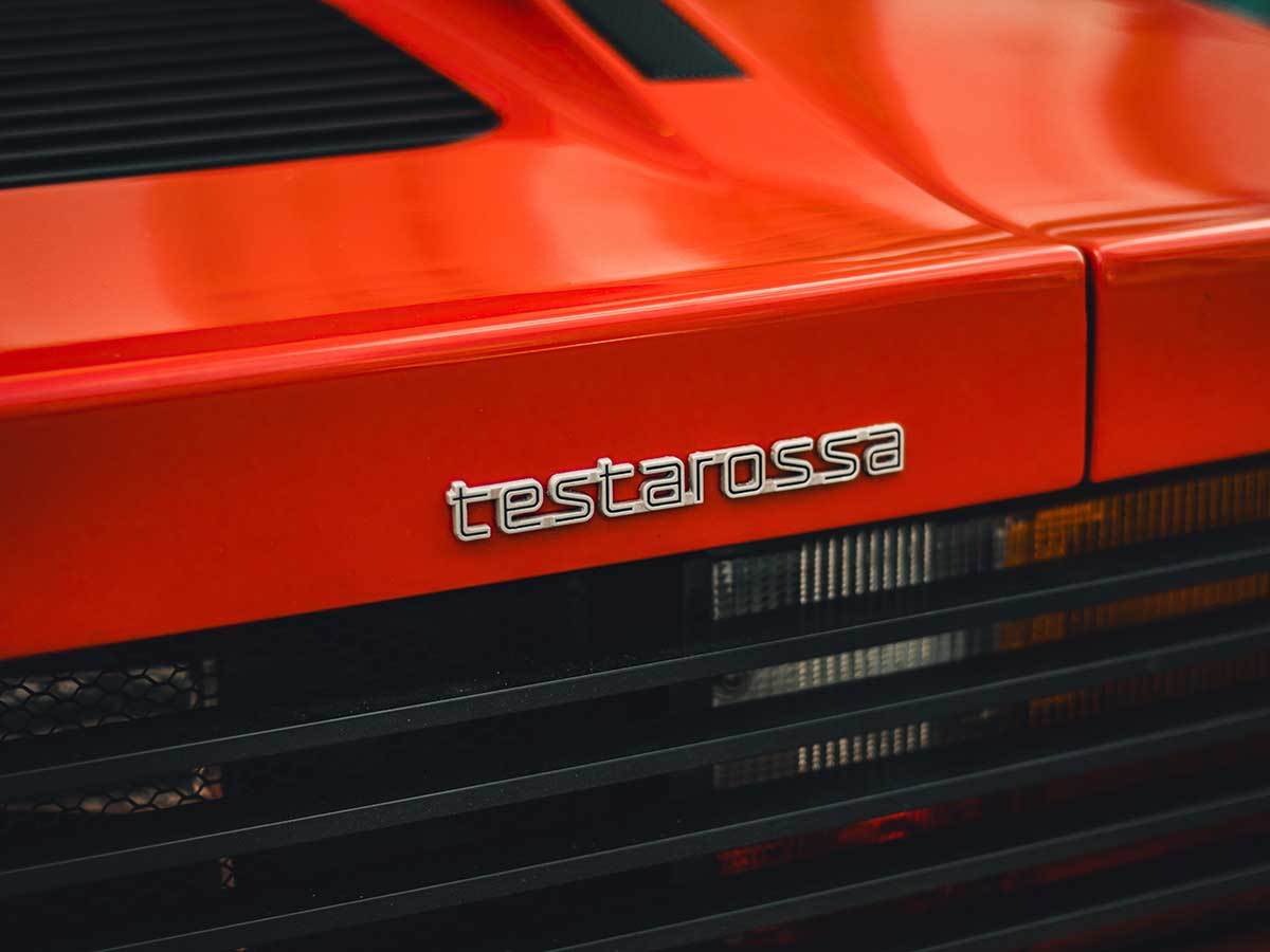  Ferrari Testarossa - Shutterstock / byruineves 